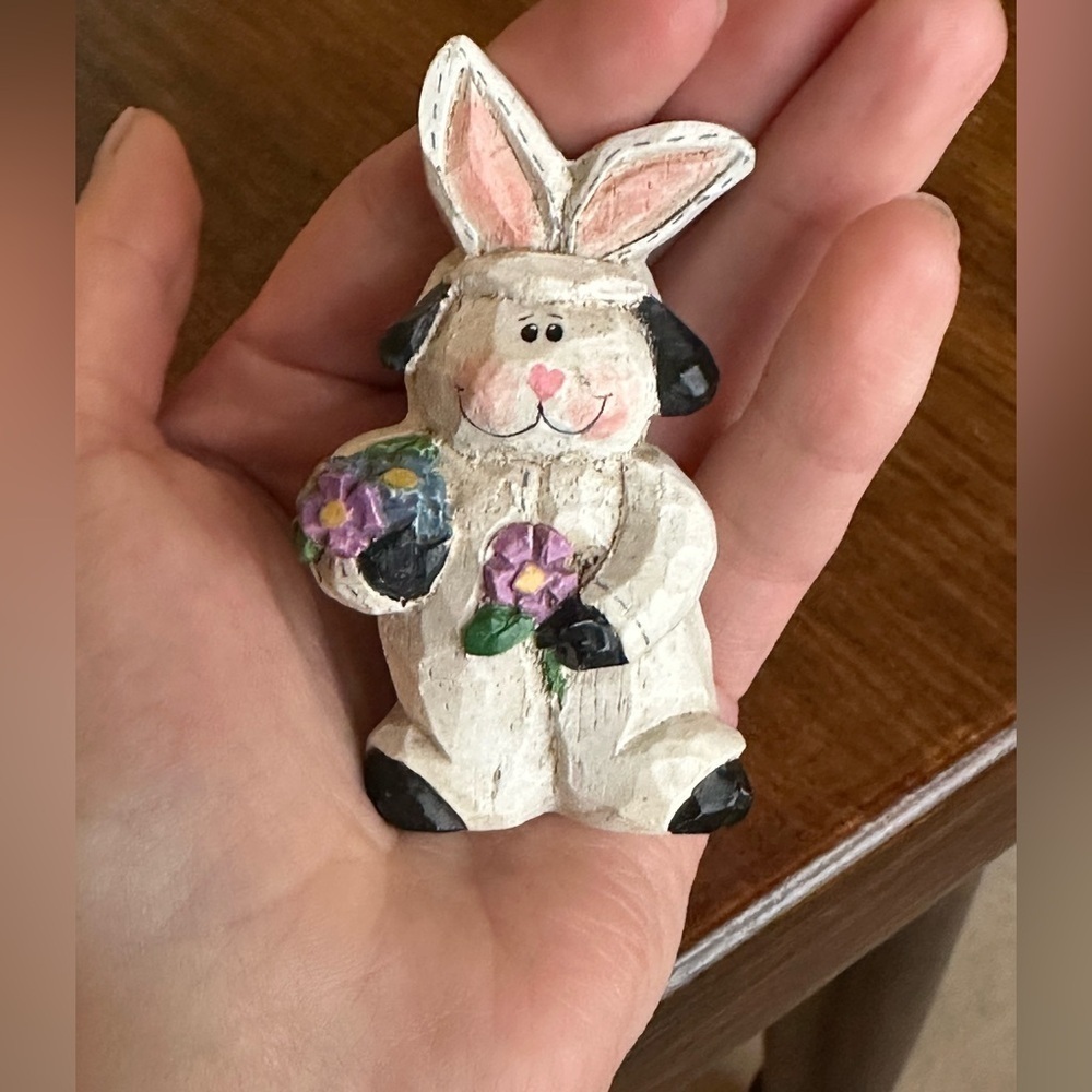 Easter decorations Eddie walker Easter bunny Midwest of cannon Falls flowers - Picture 3 of 8